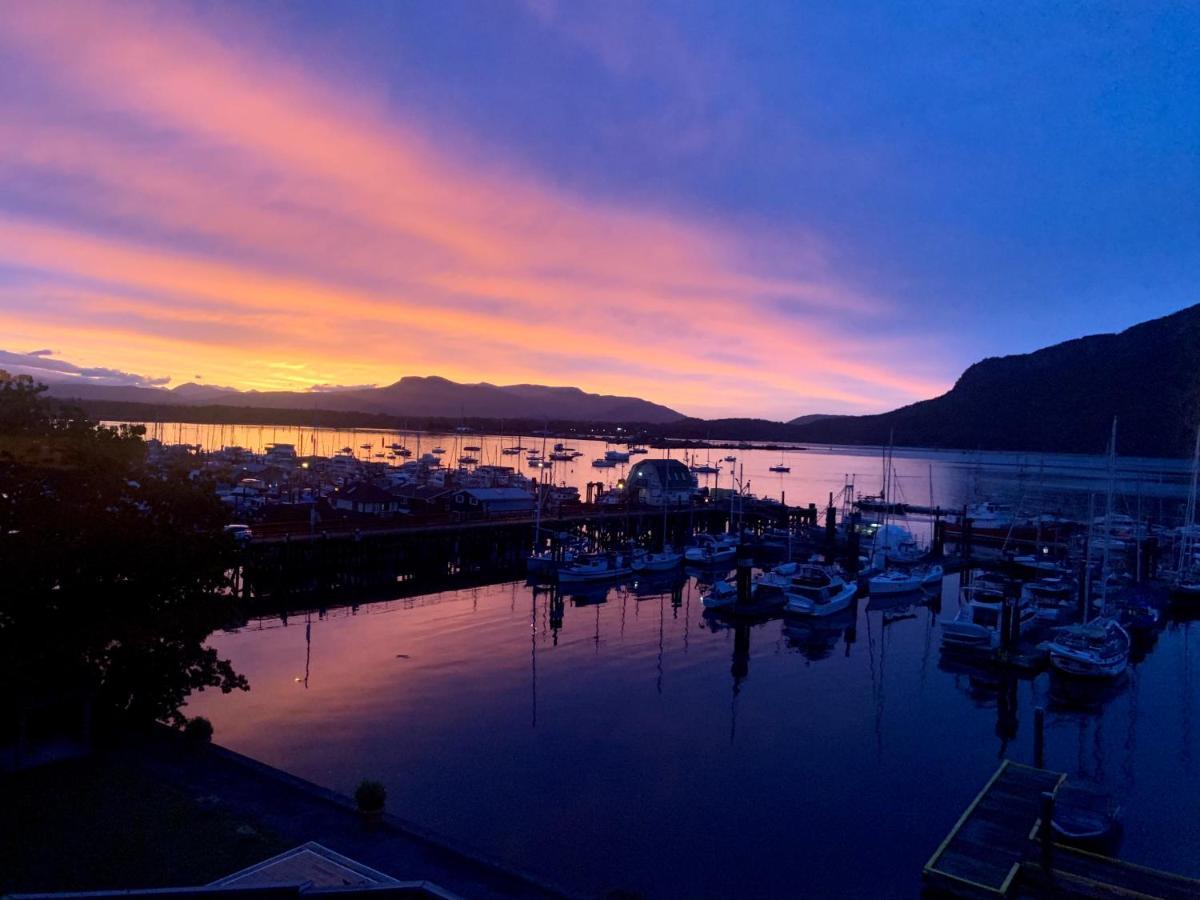 Oceanfront Suites At Cowichan Bay Esterno foto