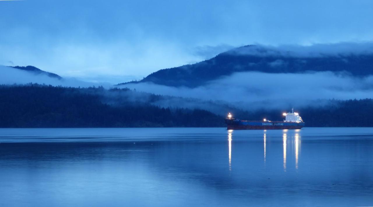 Oceanfront Suites At Cowichan Bay Esterno foto