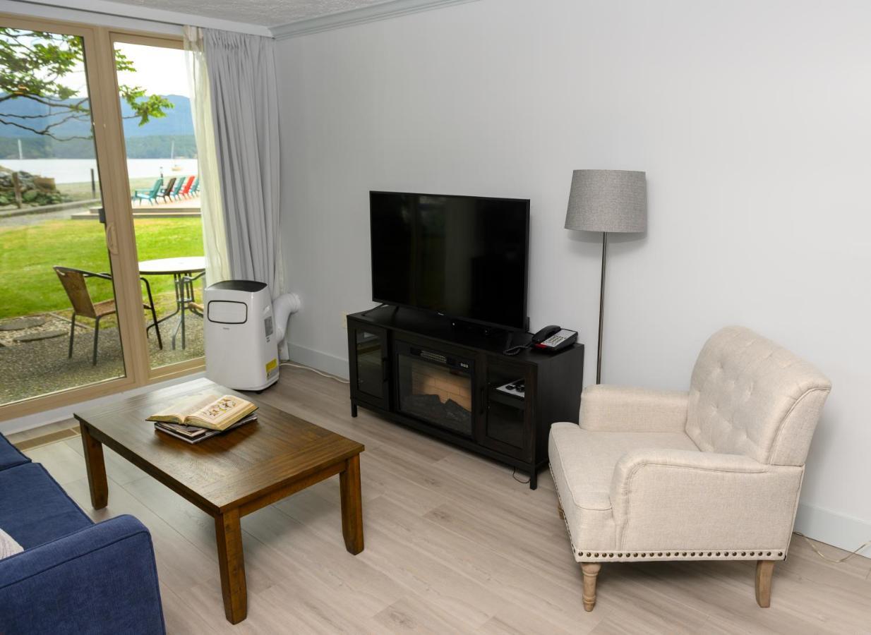 Oceanfront Suites At Cowichan Bay Esterno foto