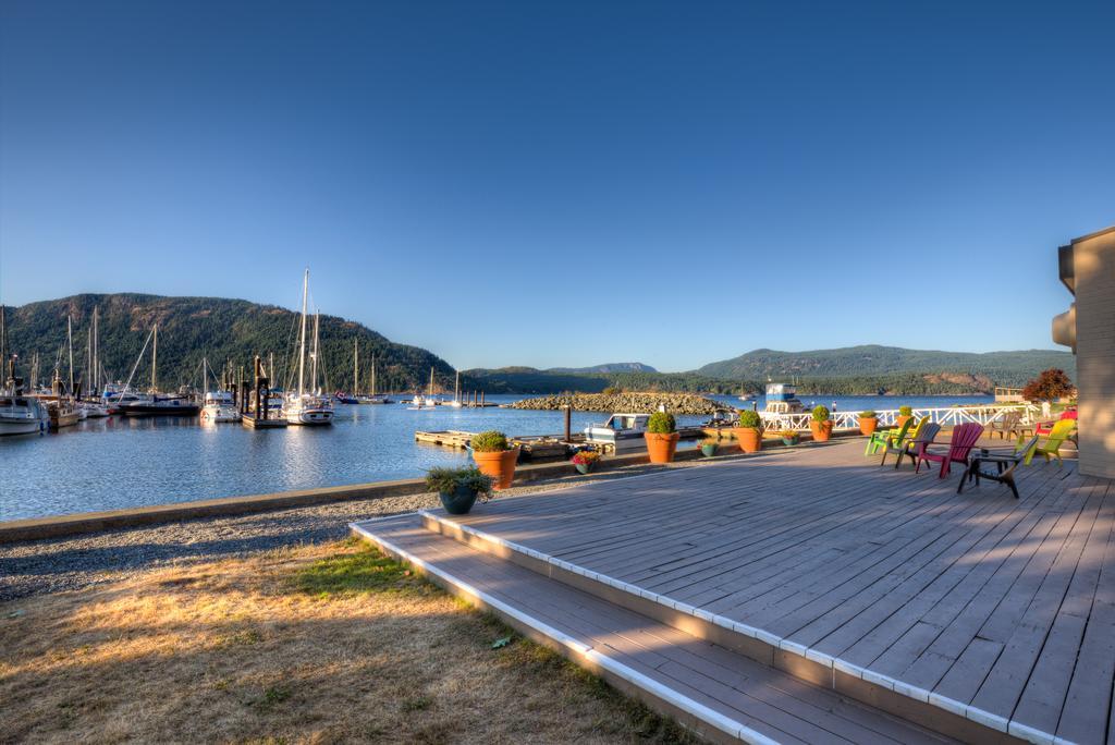 Oceanfront Suites At Cowichan Bay Esterno foto