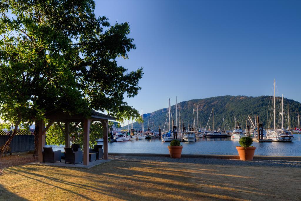 Oceanfront Suites At Cowichan Bay Esterno foto