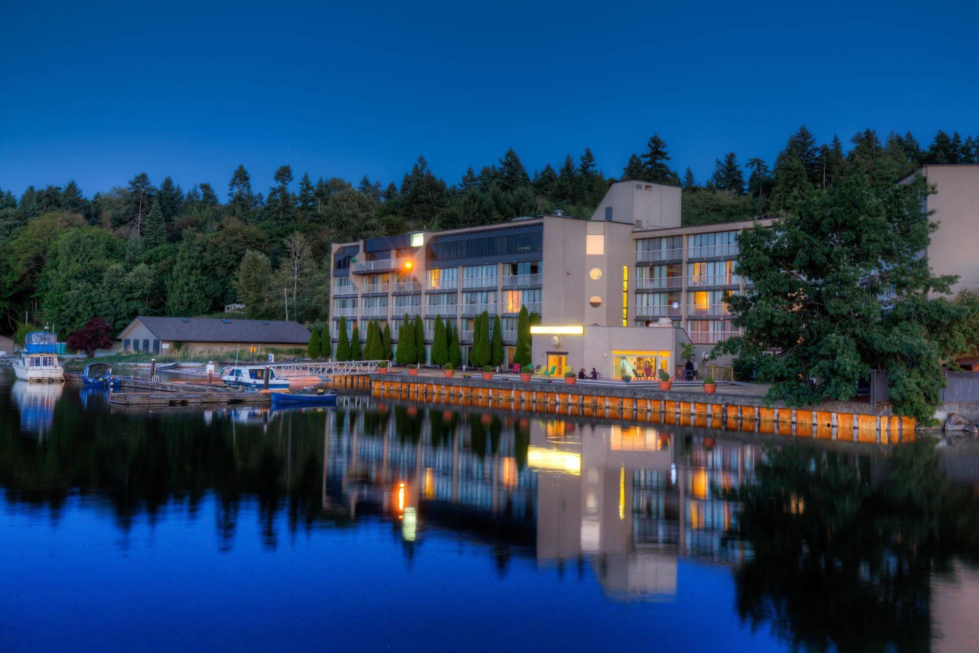 Oceanfront Suites At Cowichan Bay Esterno foto